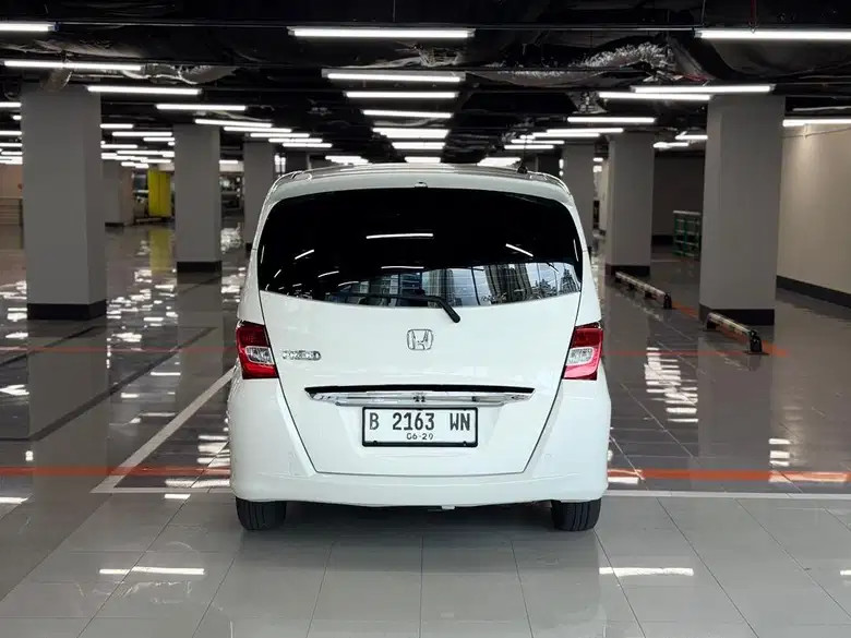 2013 Honda Freed  EA/T 2013 Honda Freed  EA/T