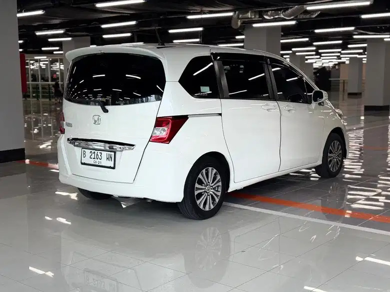 2013 Honda Freed  EA/T 2013 Honda Freed  EA/T