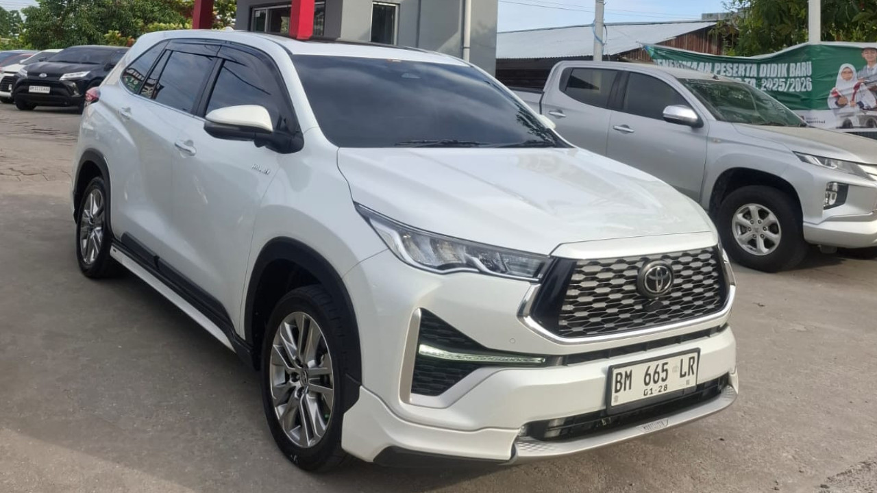 2022 Toyota Kijang Innova Zenix Hybrid EV 2022 Toyota Kijang Innova Zenix Hybrid EV