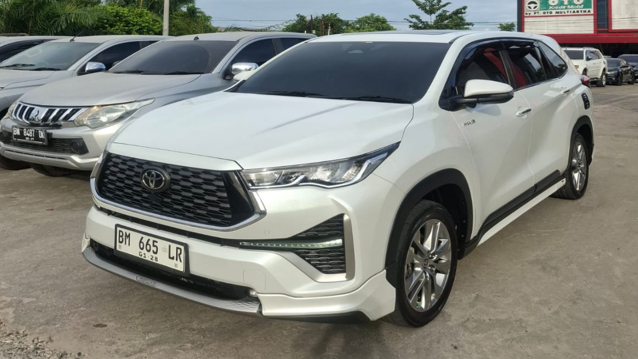 2022 Toyota Kijang Innova Zenix Hybrid EV 2022 Toyota Kijang Innova Zenix Hybrid EV