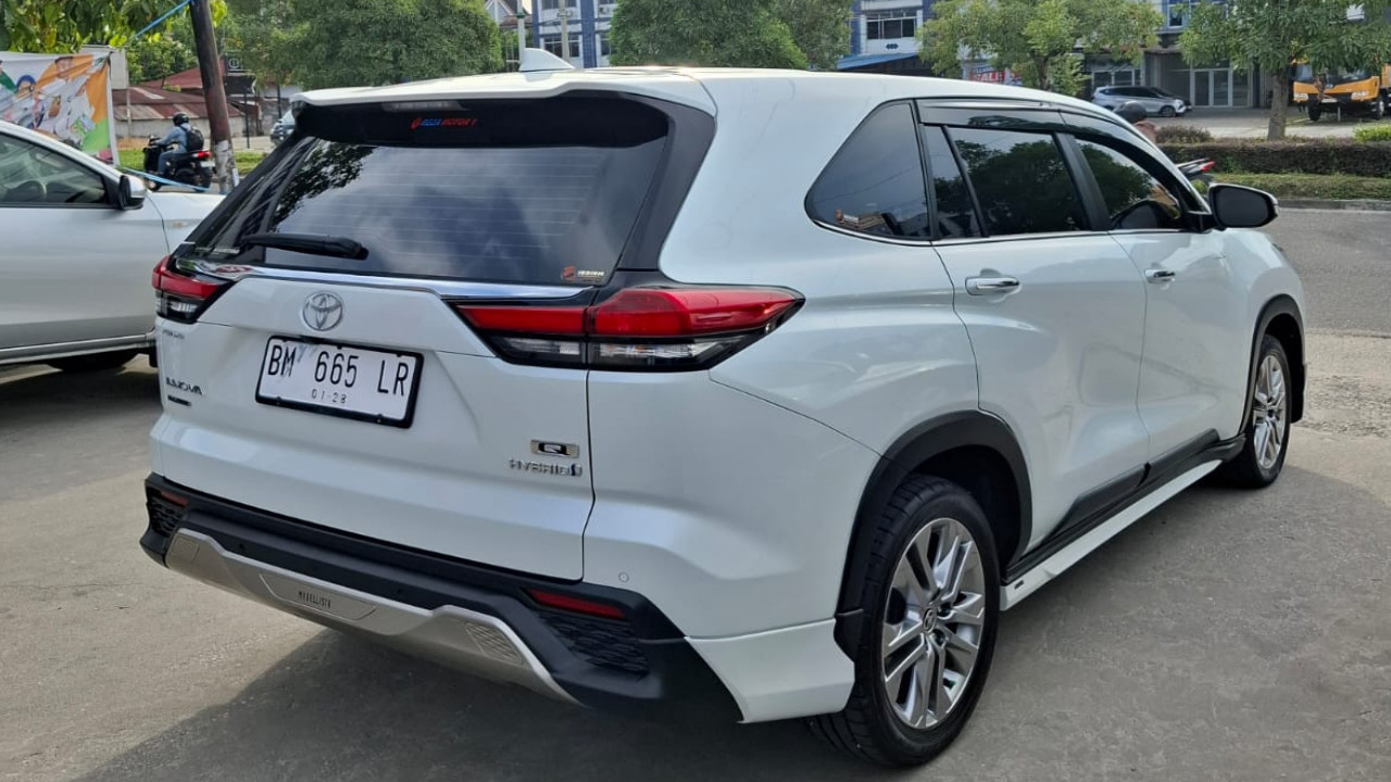 2022 Toyota Kijang Innova Zenix Hybrid EV 2022 Toyota Kijang Innova Zenix Hybrid EV