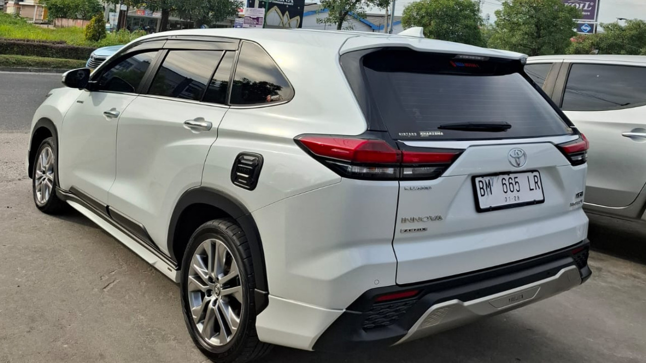 2022 Toyota Kijang Innova Zenix Hybrid EV 2022 Toyota Kijang Innova Zenix Hybrid EV