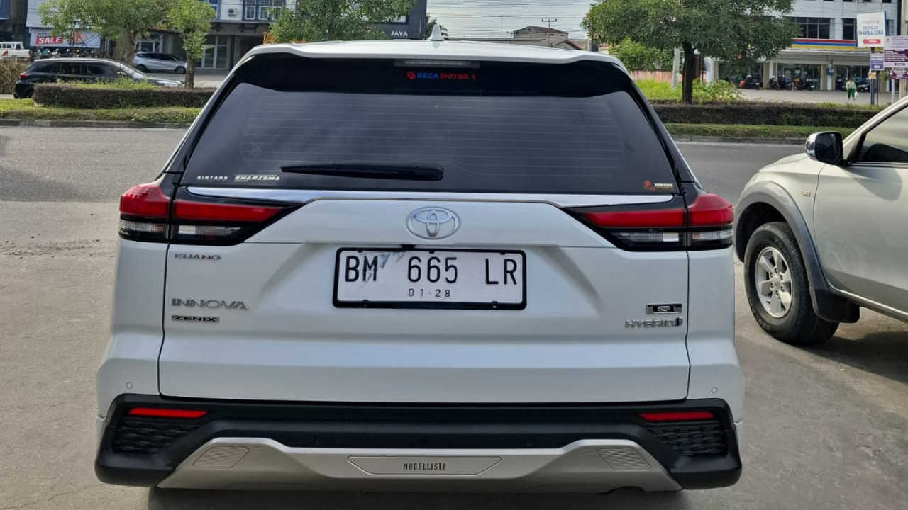 2022 Toyota Kijang Innova Zenix Hybrid EV 2022 Toyota Kijang Innova Zenix Hybrid EV