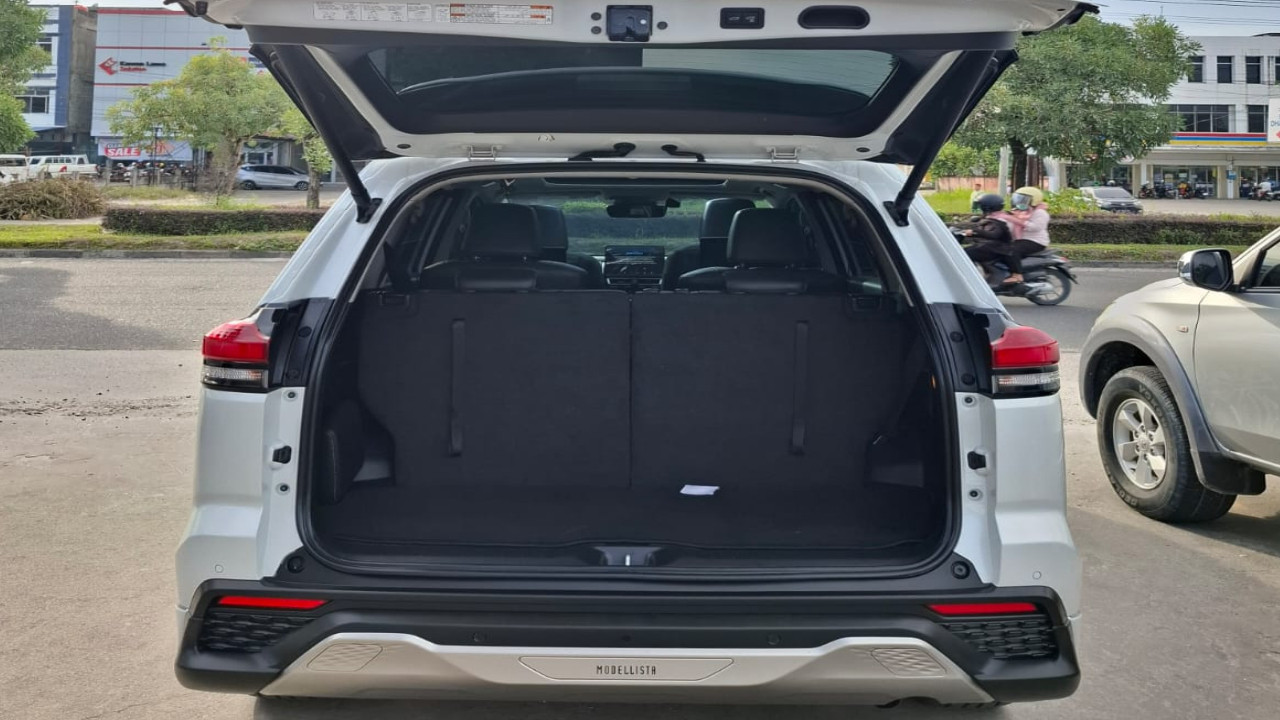 2022 Toyota Kijang Innova Zenix Hybrid EV 2022 Toyota Kijang Innova Zenix Hybrid EV