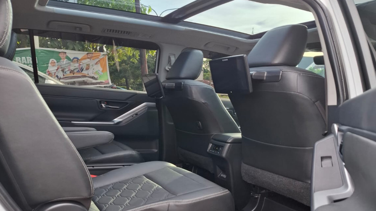 2022 Toyota Kijang Innova Zenix Hybrid EV 2022 Toyota Kijang Innova Zenix Hybrid EV