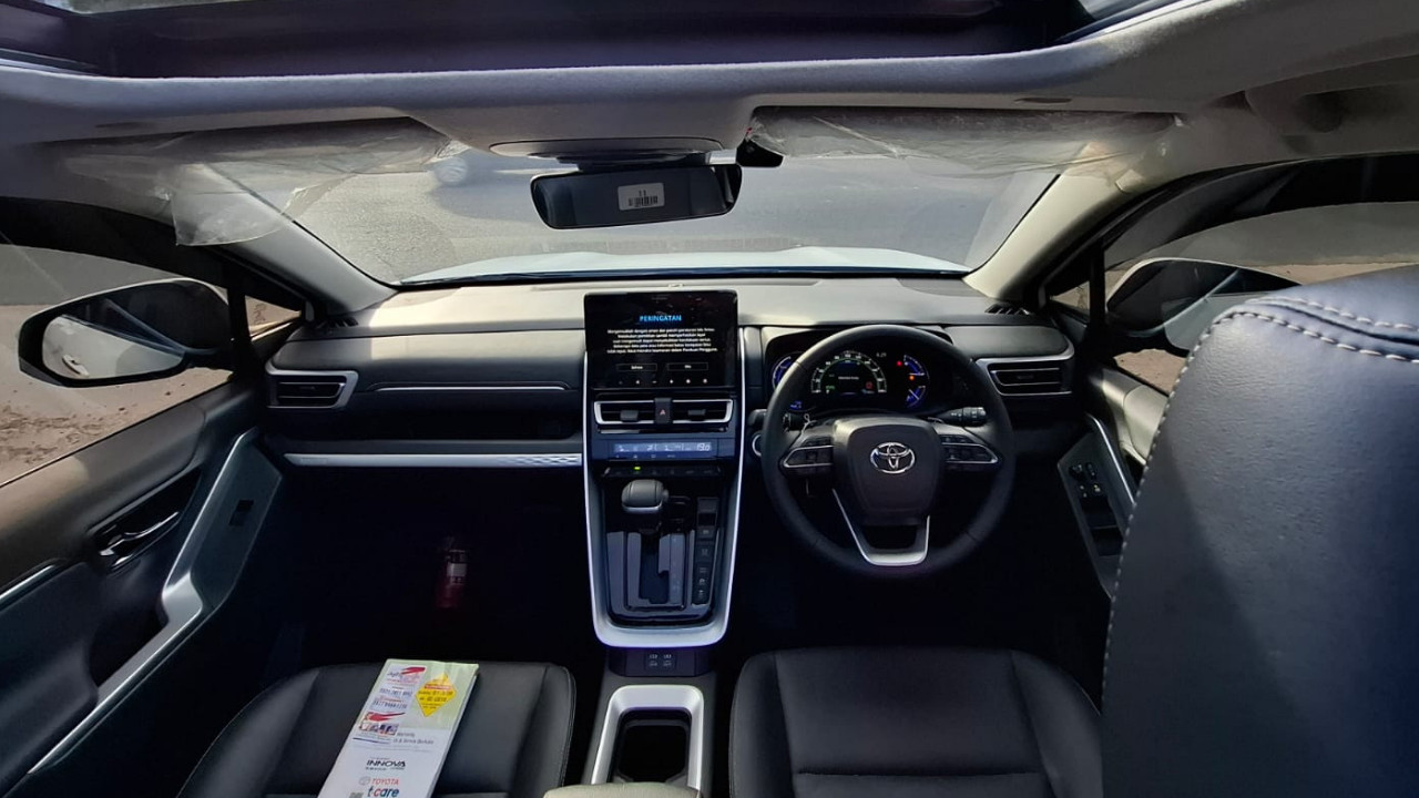 2022 Toyota Kijang Innova Zenix Hybrid EV 2022 Toyota Kijang Innova Zenix Hybrid EV