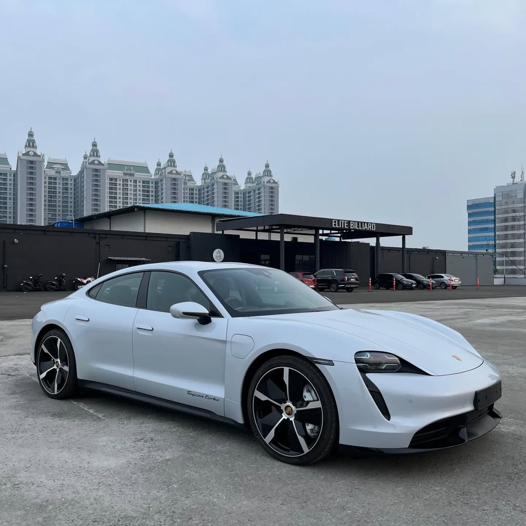 Second Hand 2022 Porsche Taycan Turbo Second Hand 2022 Porsche Taycan Turbo