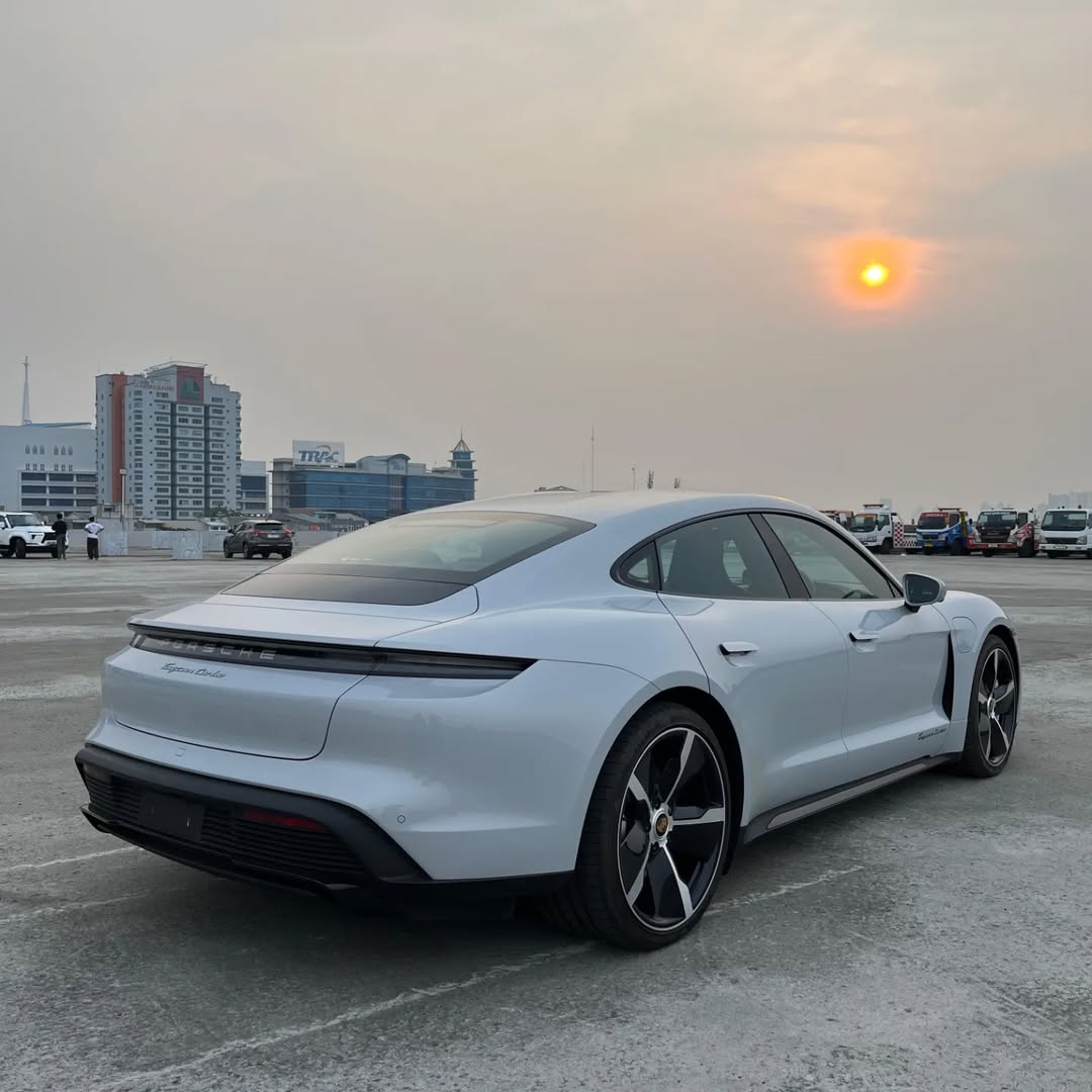 2022 Porsche Taycan Turbo 2022 Porsche Taycan Turbo