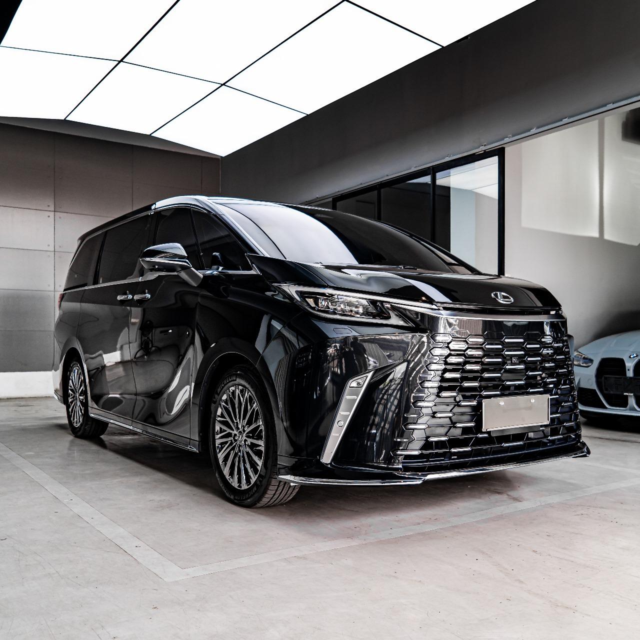 2024 Lexus LM  350 7 Seater 2024 Lexus LM  350 7 Seater