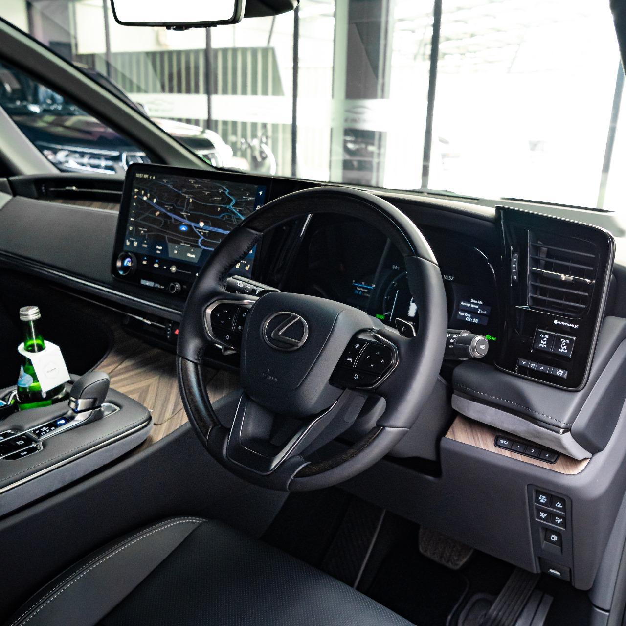 2024 Lexus LM  350 7 Seater 2024 Lexus LM  350 7 Seater