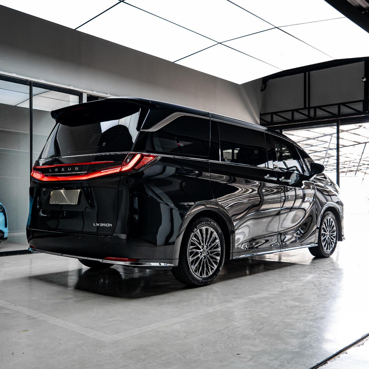 2024 Lexus LM  350 7 Seater 2024 Lexus LM  350 7 Seater