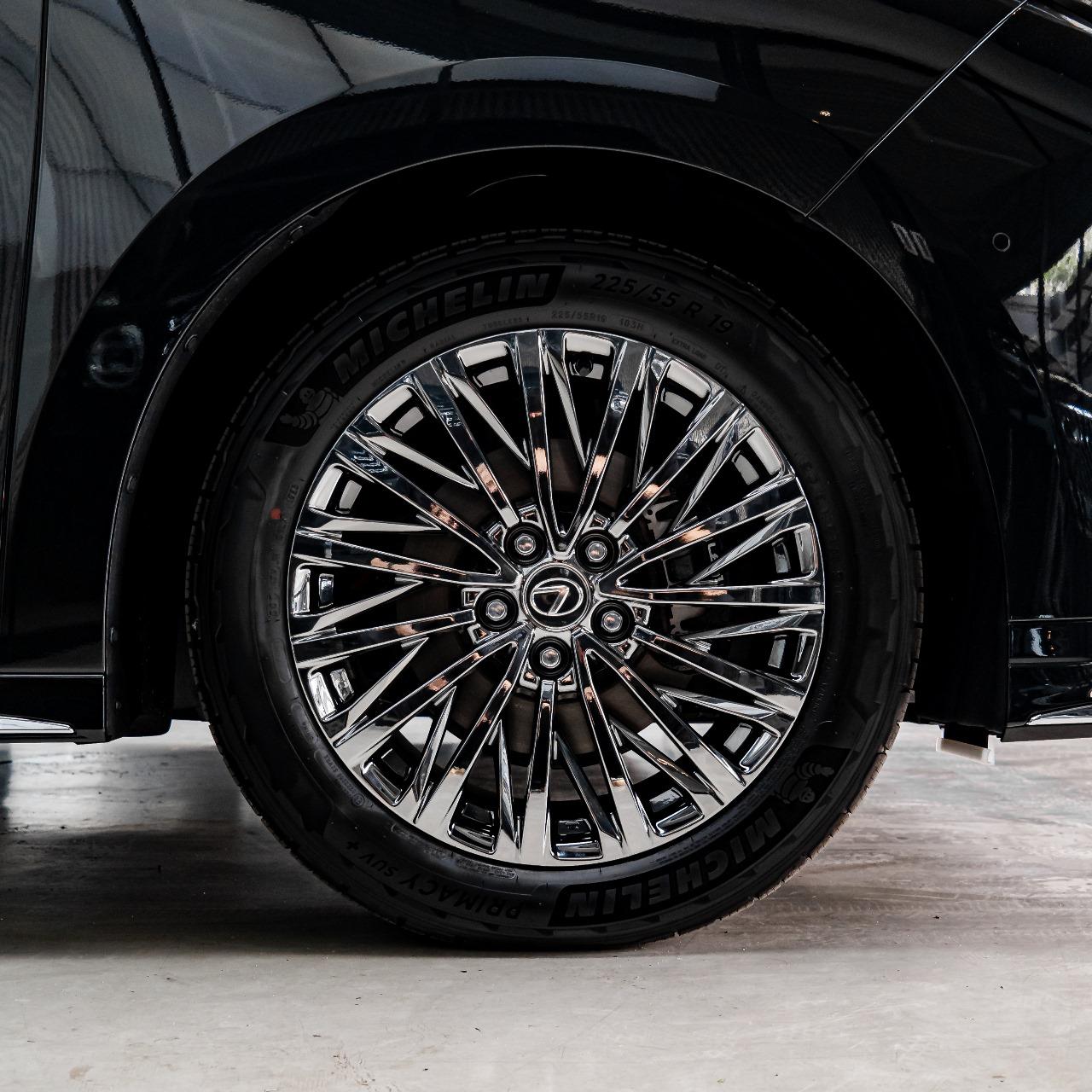 2024 Lexus LM  350 7 Seater 2024 Lexus LM  350 7 Seater