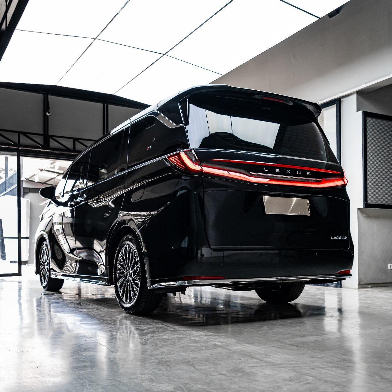 2024 Lexus LM  350 7 Seater 2024 Lexus LM  350 7 Seater