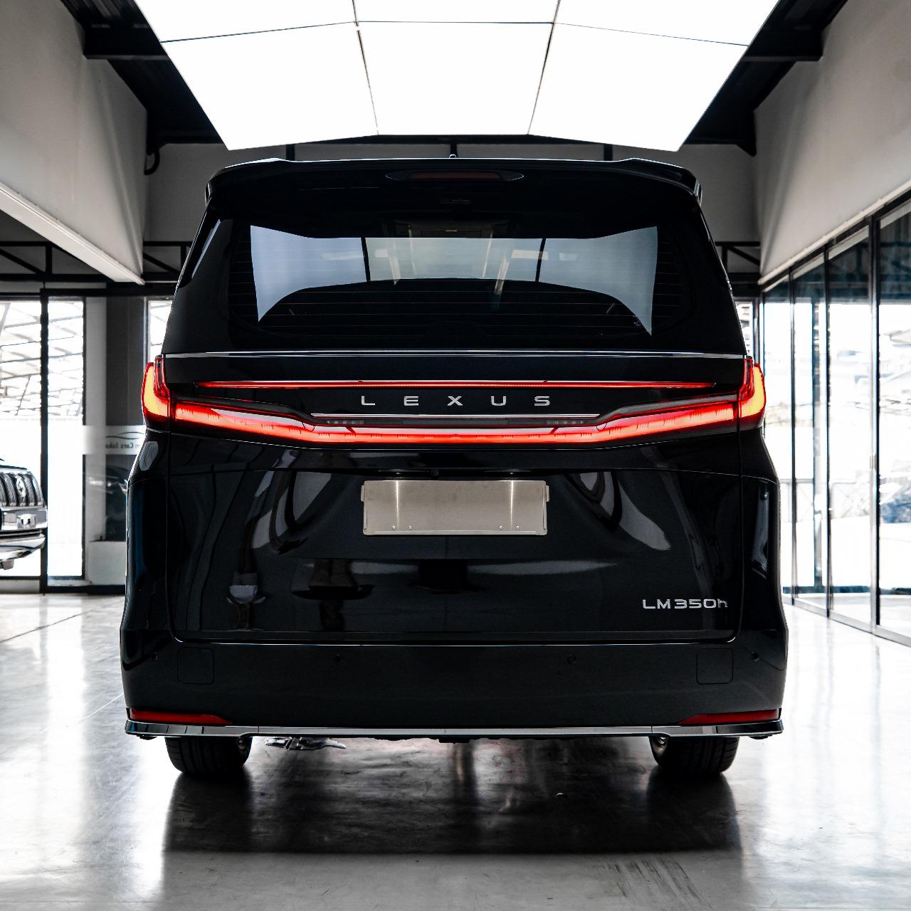 2024 Lexus LM  350 7 Seater 2024 Lexus LM  350 7 Seater