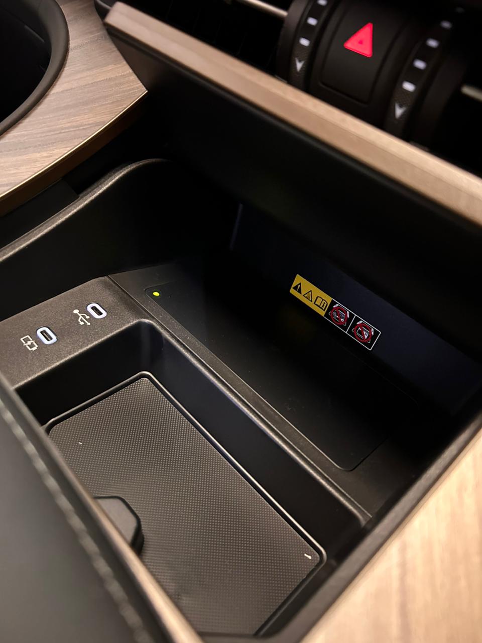 2024 Lexus LM 350h 7-Seater 2024 Lexus LM 350h 7-Seater