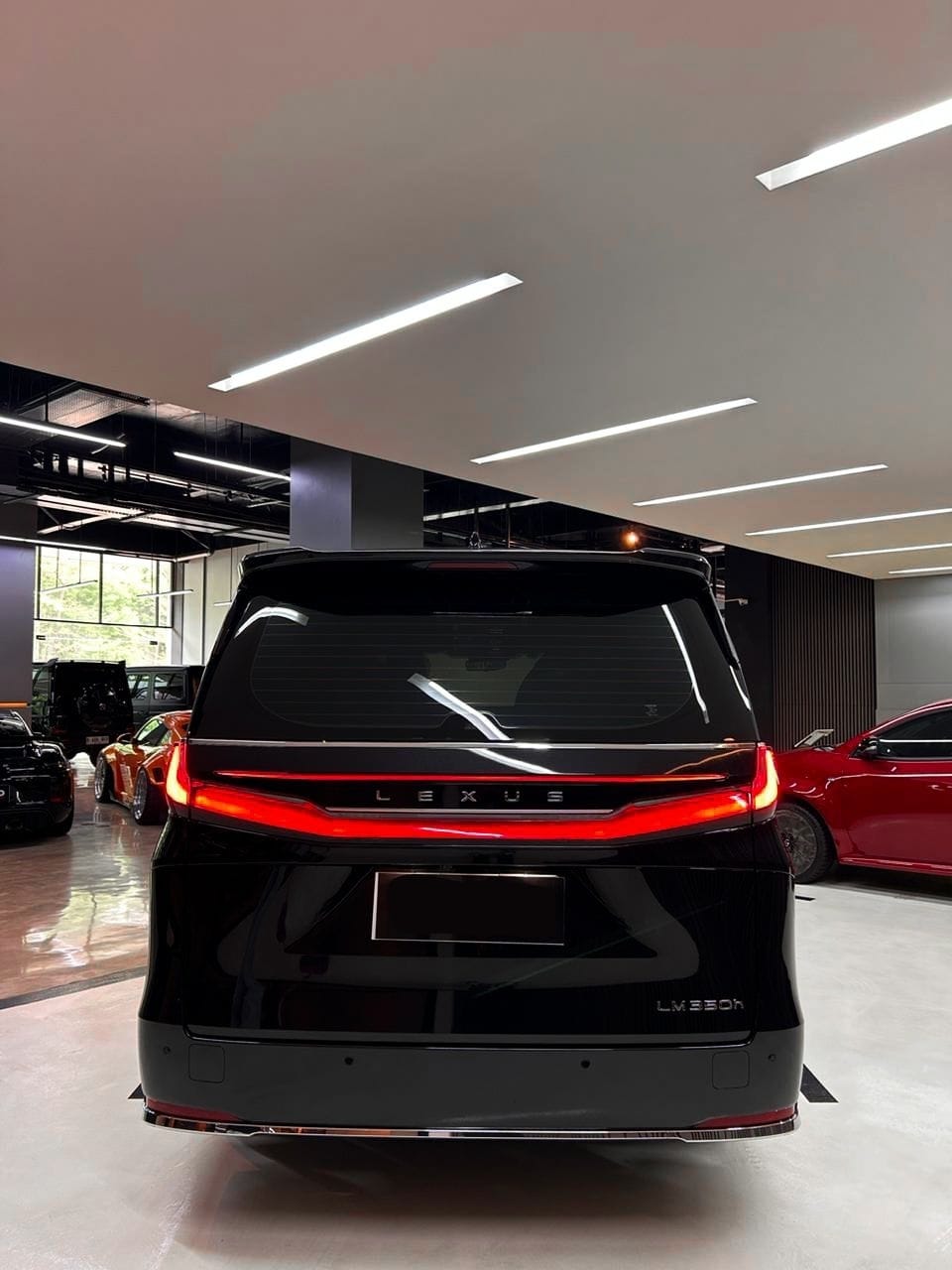 2024 Lexus LM 350h 7-Seater 2024 Lexus LM 350h 7-Seater