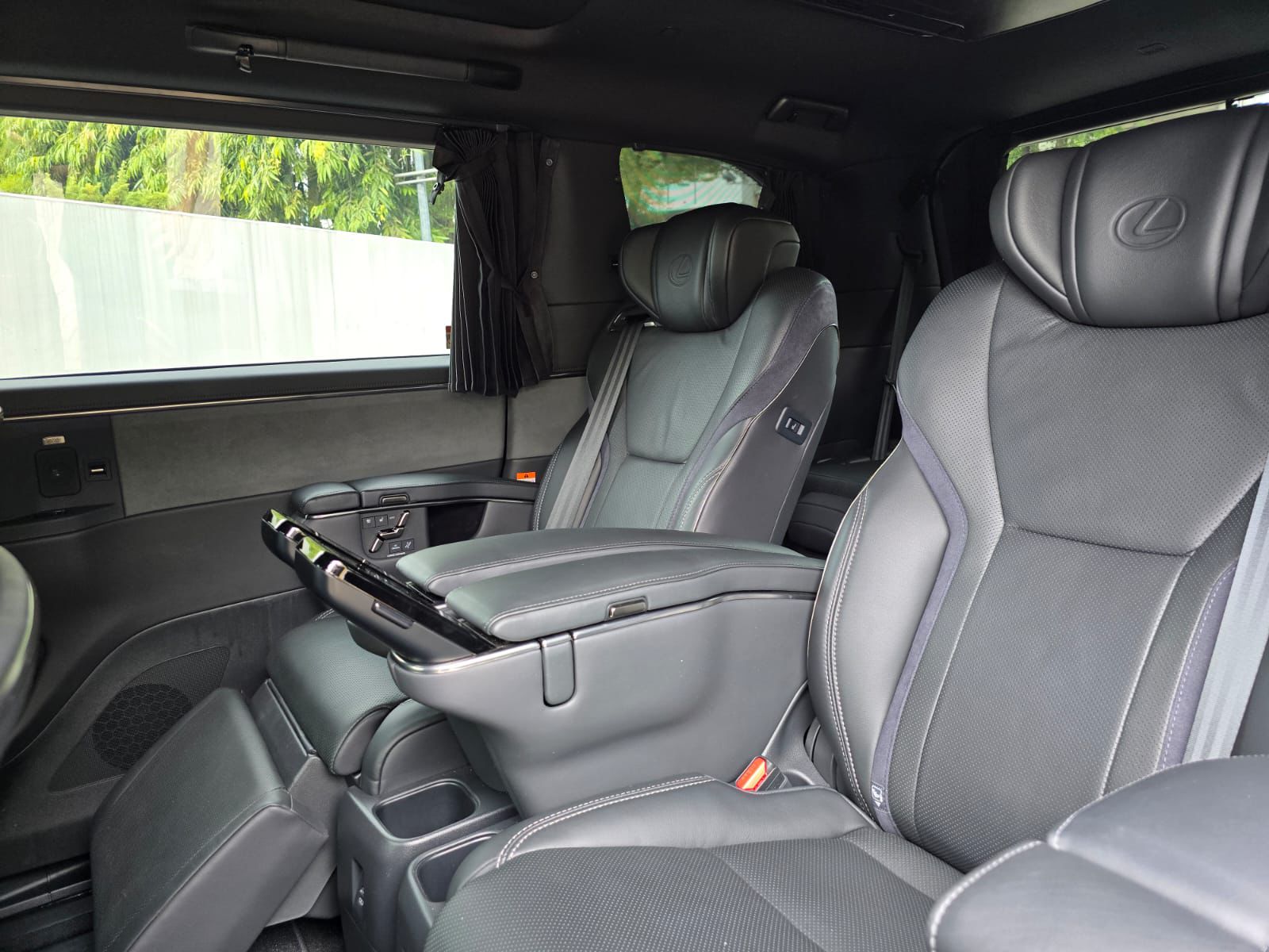 2024 Lexus LM 350h 7-Seater 2024 Lexus LM 350h 7-Seater