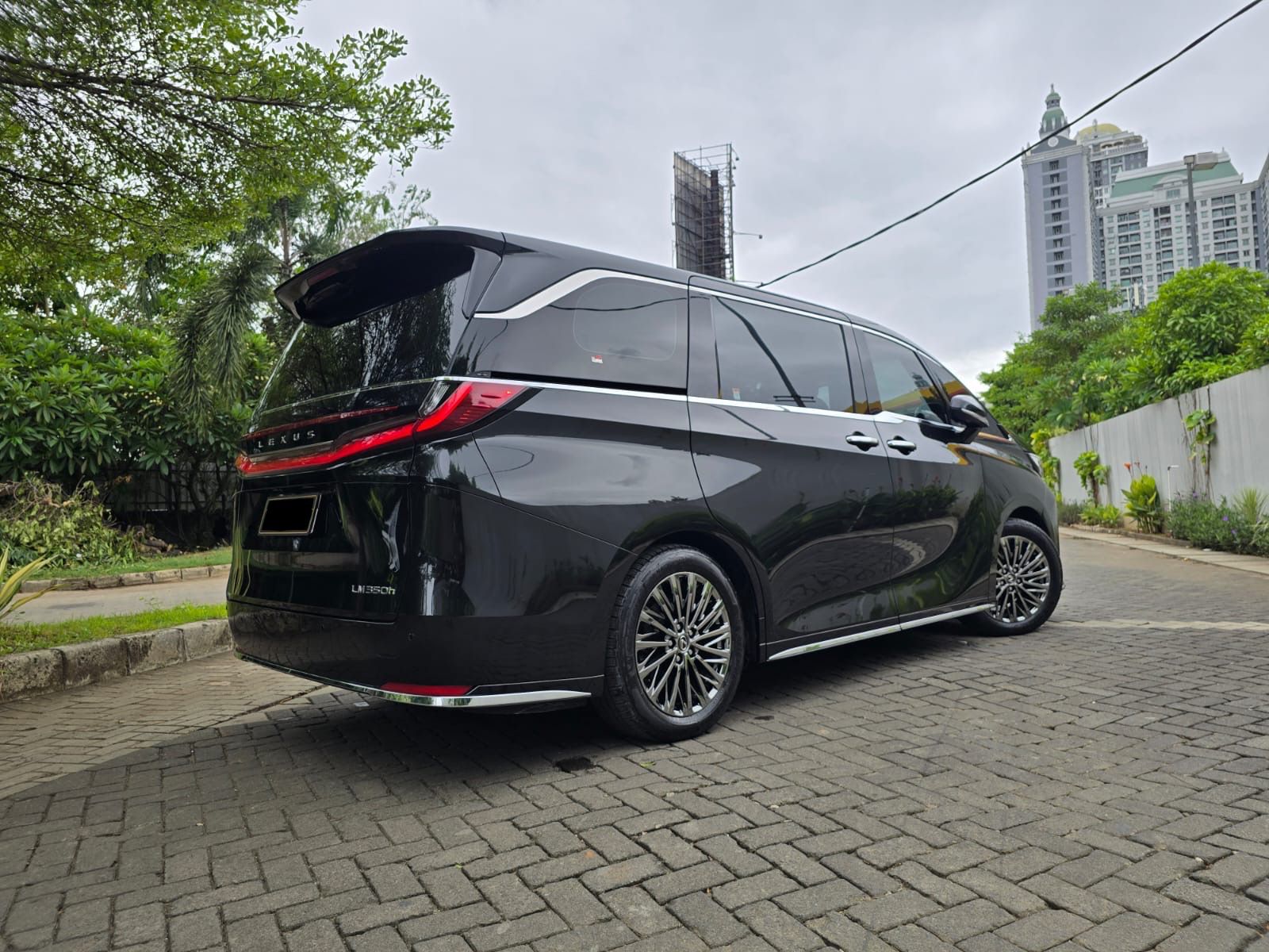 2024 Lexus LM 350h 7-Seater 2024 Lexus LM 350h 7-Seater