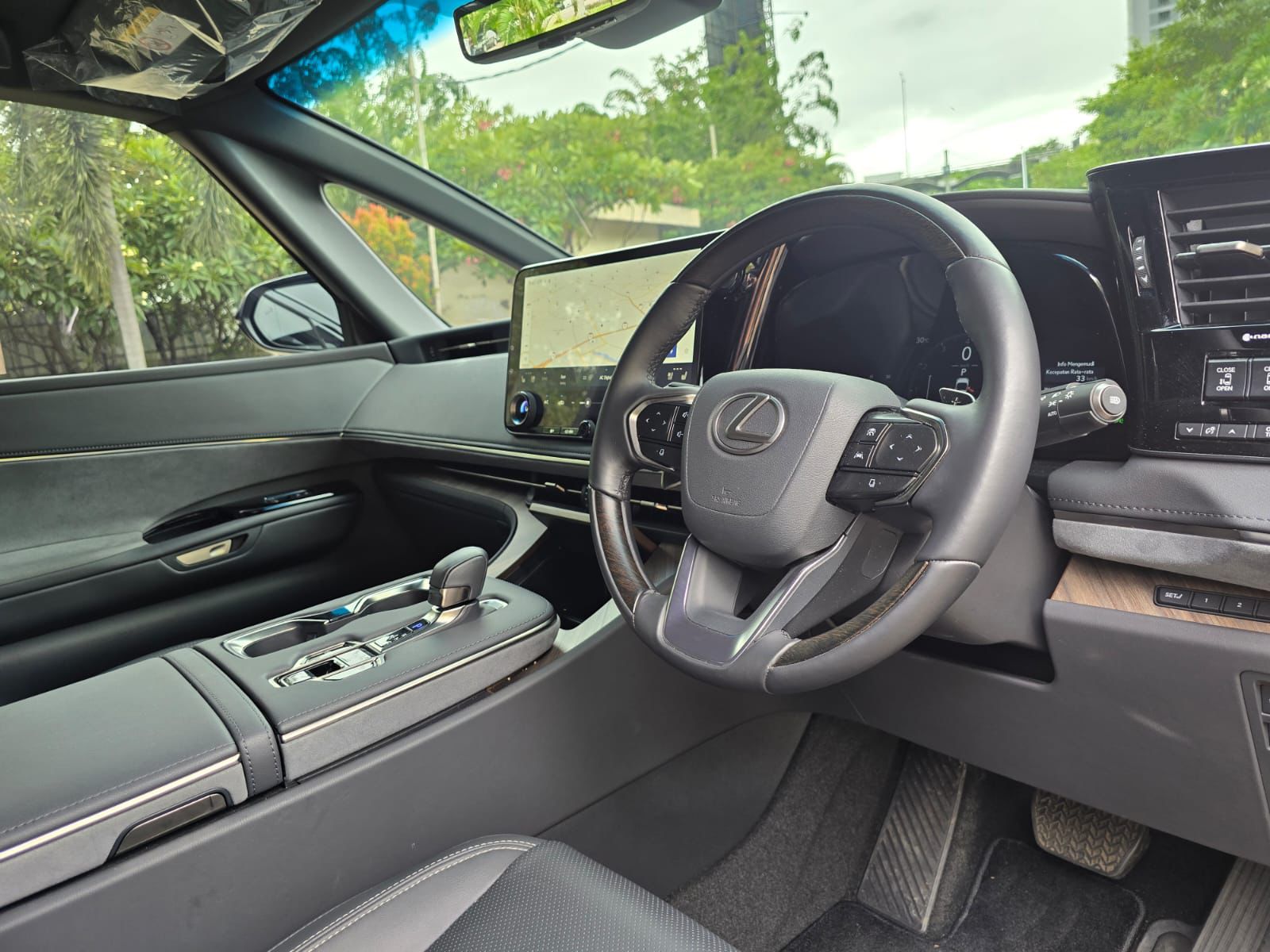 2024 Lexus LM 350h 7-Seater 2024 Lexus LM 350h 7-Seater