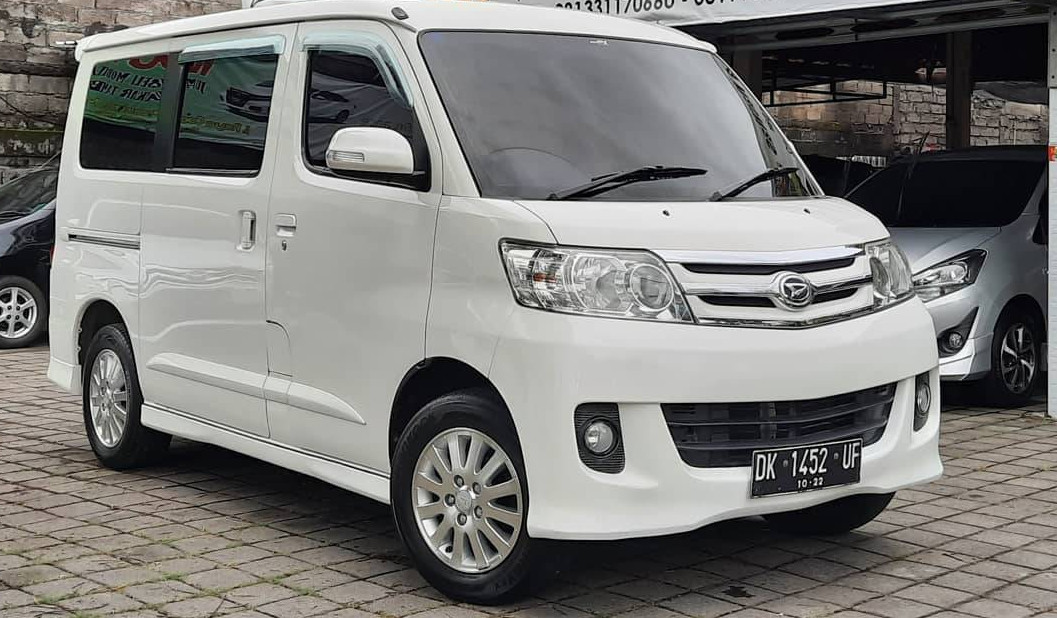 2012 Daihatsu Luxio Bekas 2012 Daihatsu Luxio Bekas