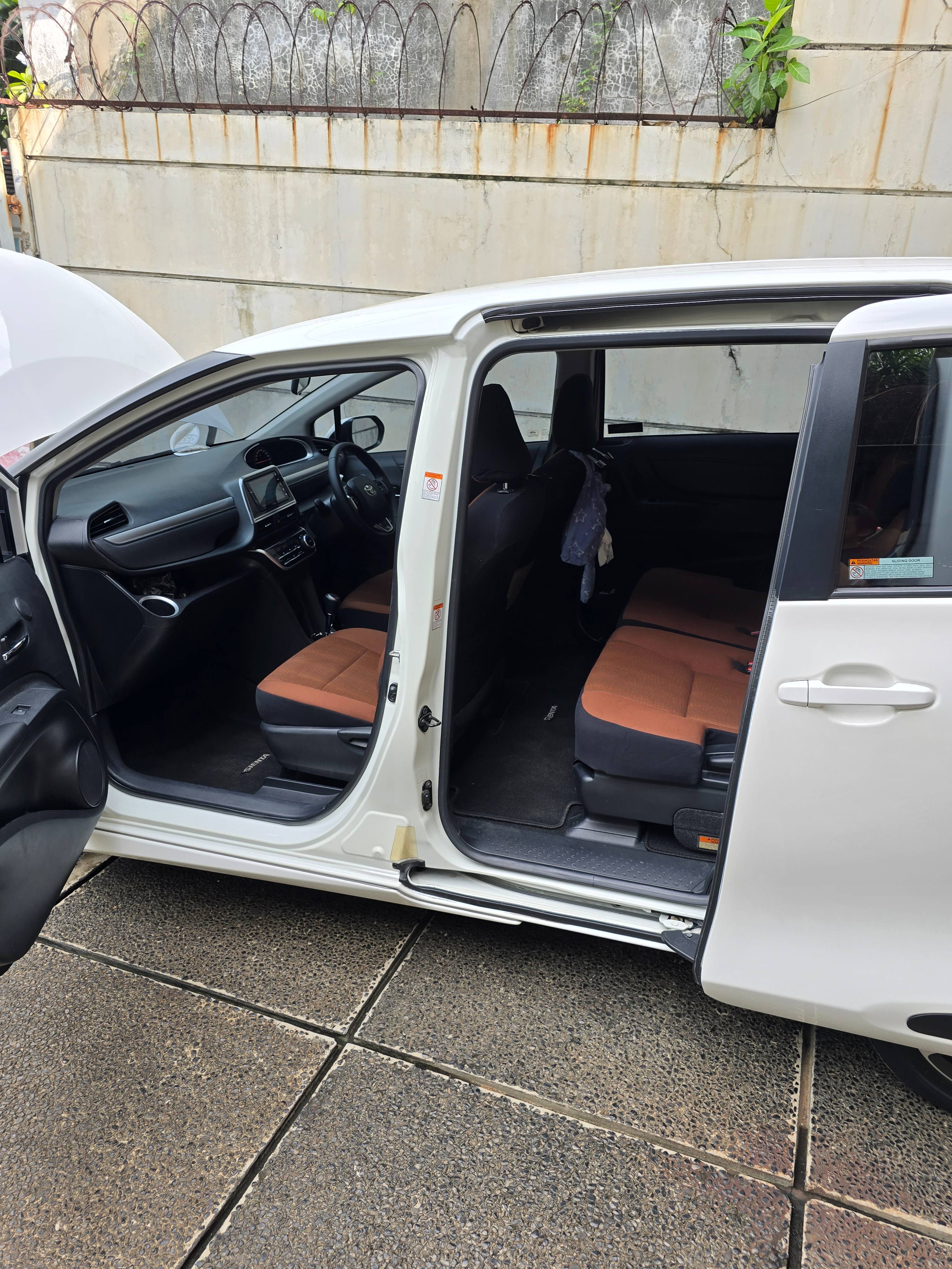 2017 Toyota Sienta 2017 Toyota Sienta