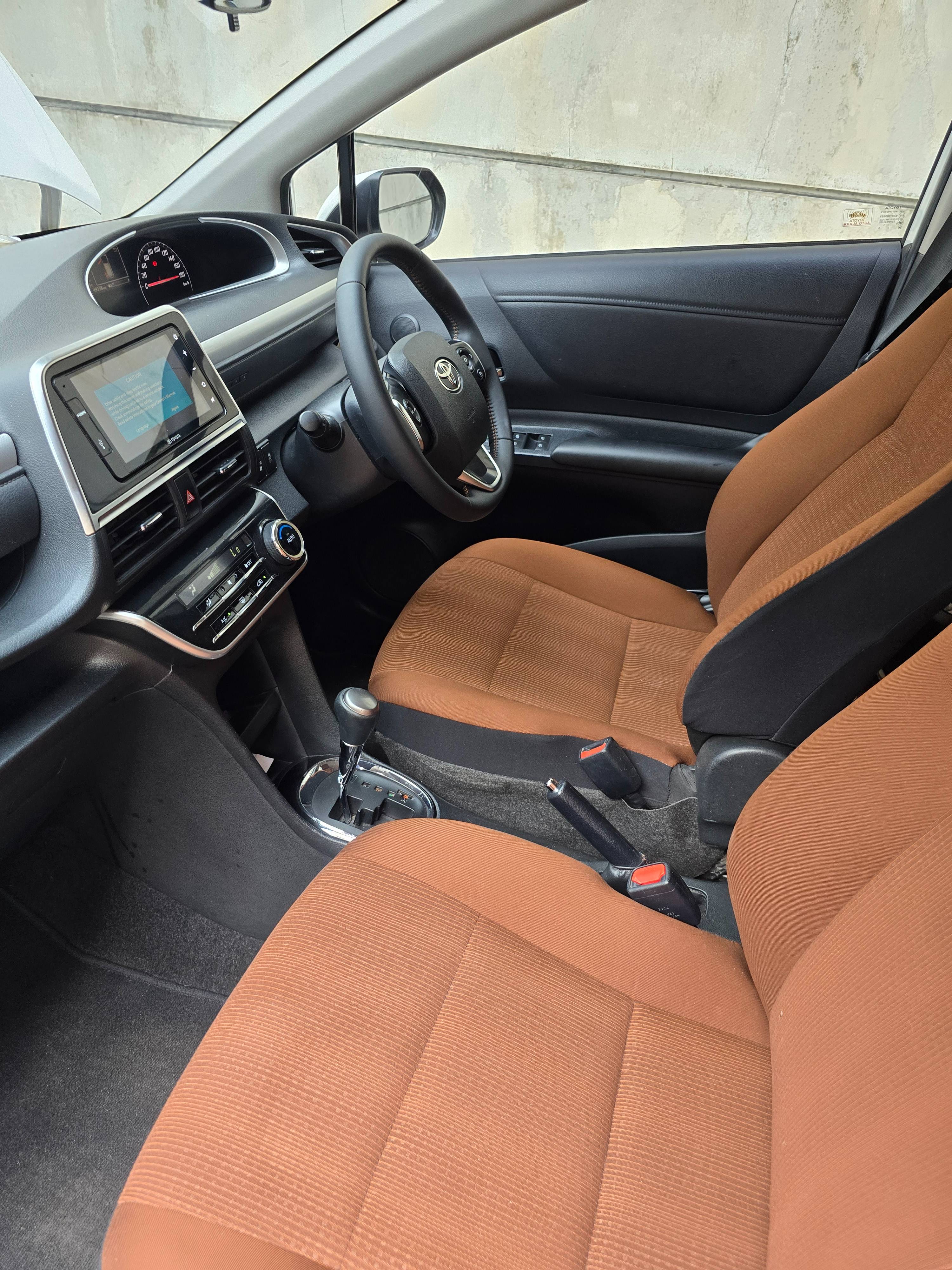 2017 Toyota Sienta 2017 Toyota Sienta