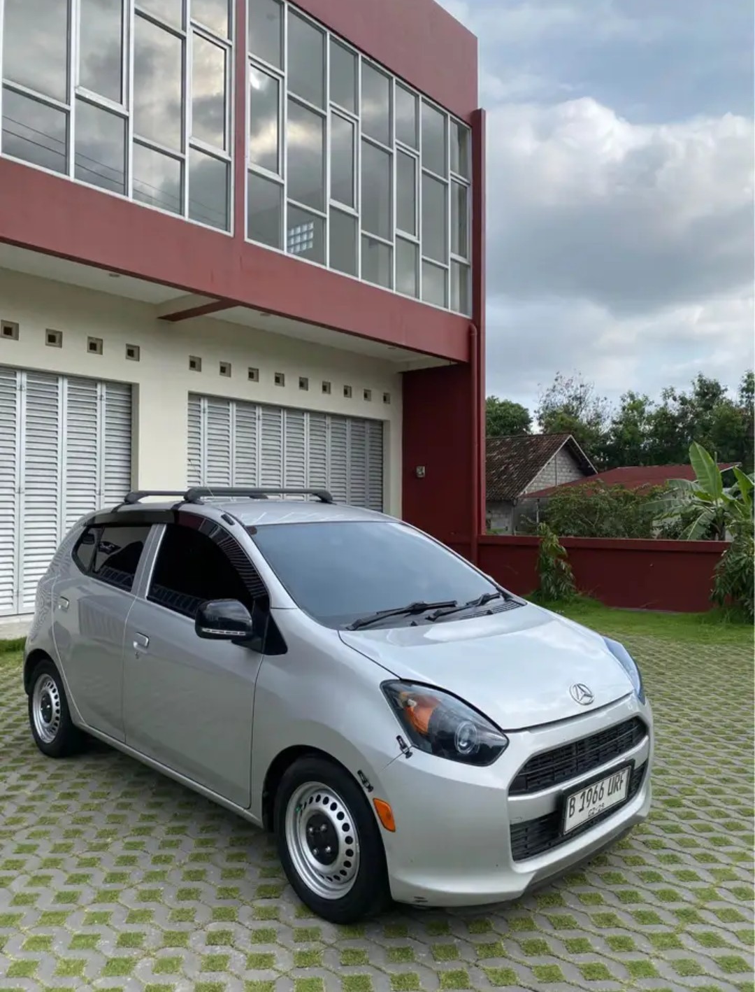 2012 Daihatsu Ayla 1.0L M AT 2012 Daihatsu Ayla 1.0L M AT