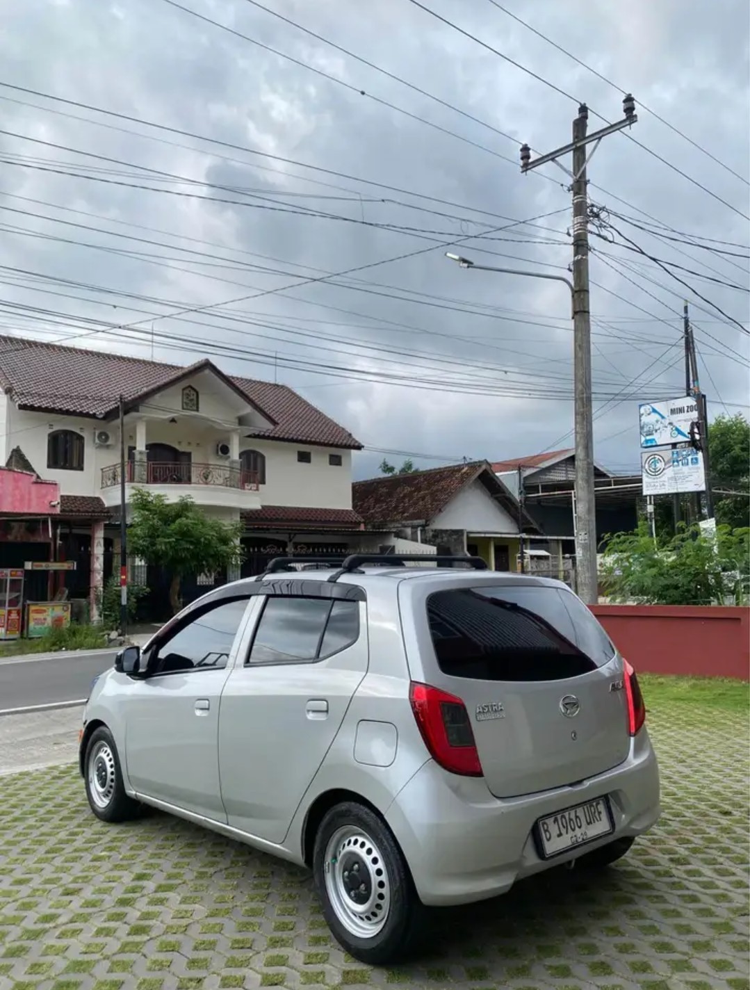 2012 Daihatsu Ayla 1.0L M AT 2012 Daihatsu Ayla 1.0L M AT