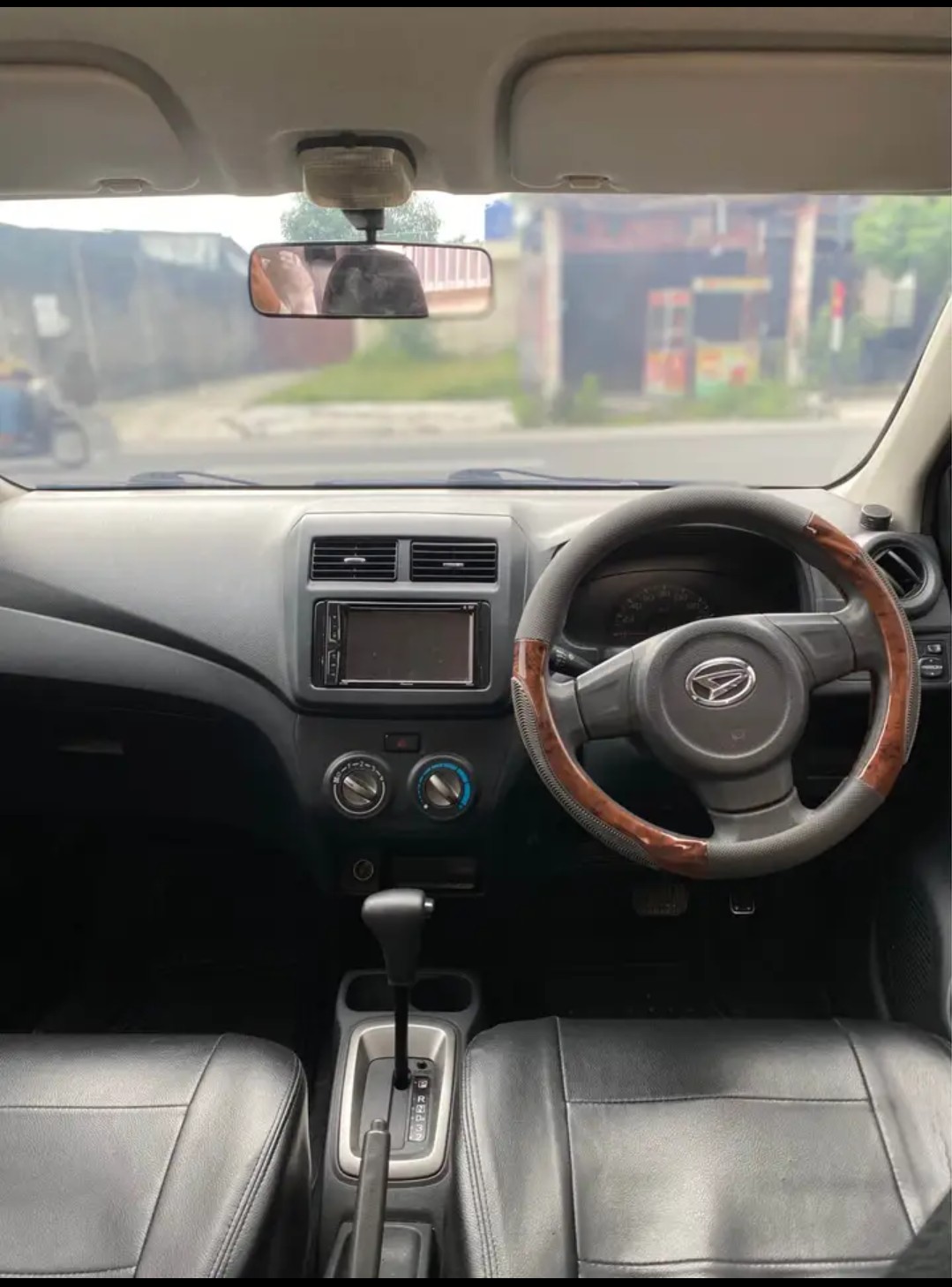 2012 Daihatsu Ayla 1.0L M AT 2012 Daihatsu Ayla 1.0L M AT