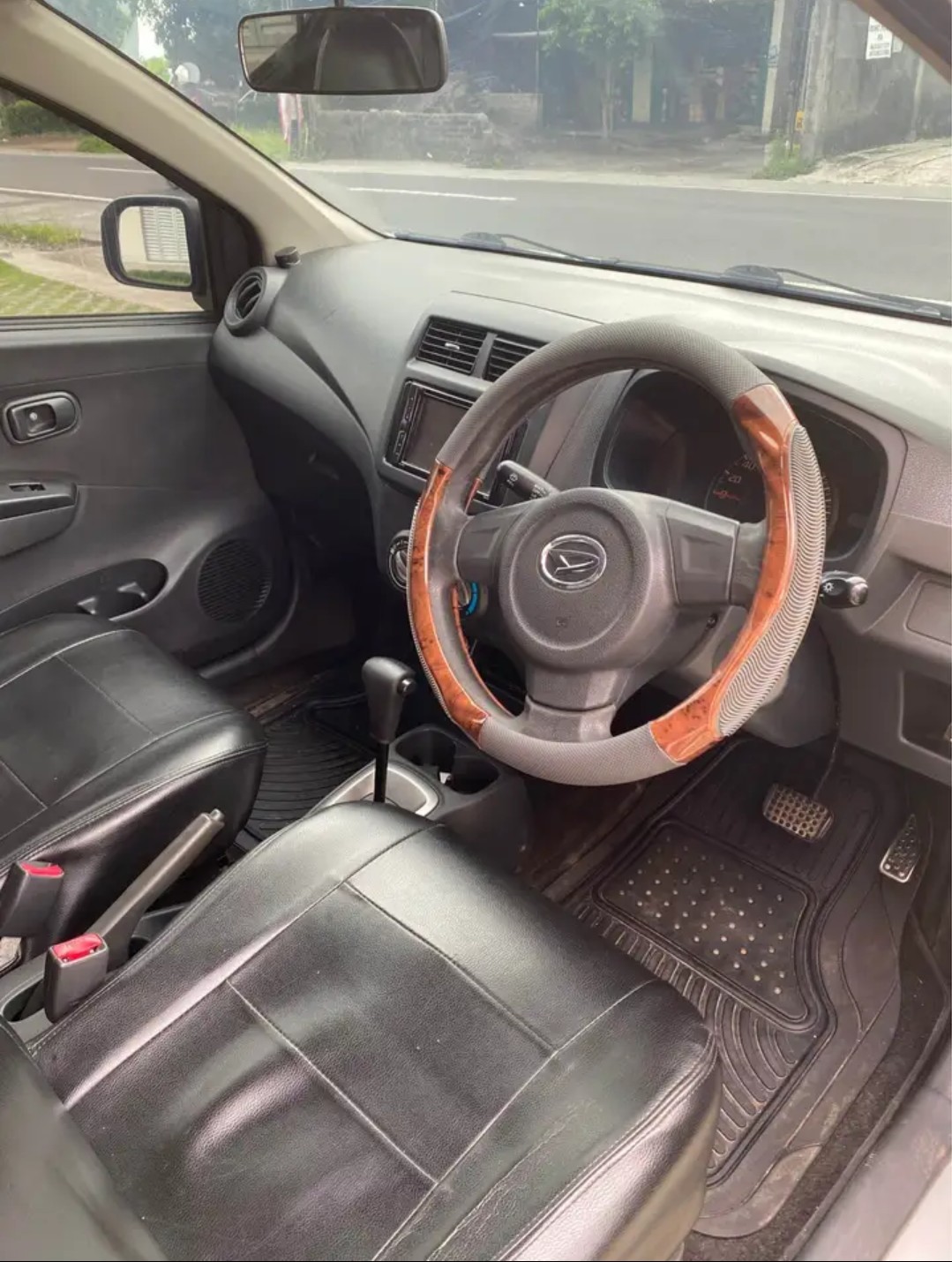 2012 Daihatsu Ayla 1.0L M AT 2012 Daihatsu Ayla 1.0L M AT