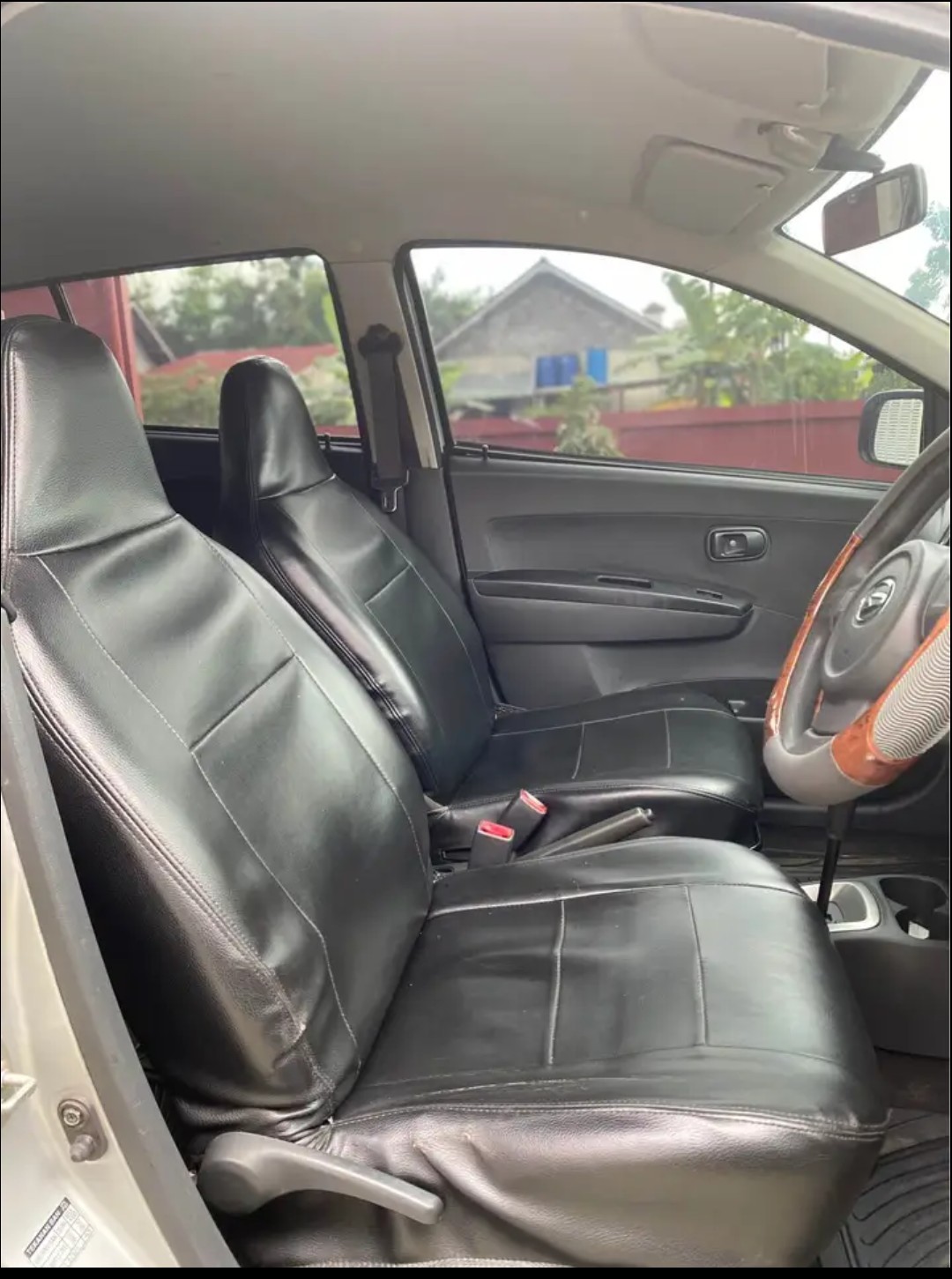 2012 Daihatsu Ayla 1.0L M AT 2012 Daihatsu Ayla 1.0L M AT