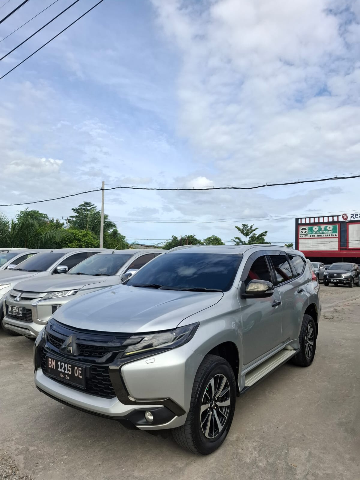2016 Mitsubishi Pajero Sport Dakar AT 4x2 2016 Mitsubishi Pajero Sport Dakar AT 4x2