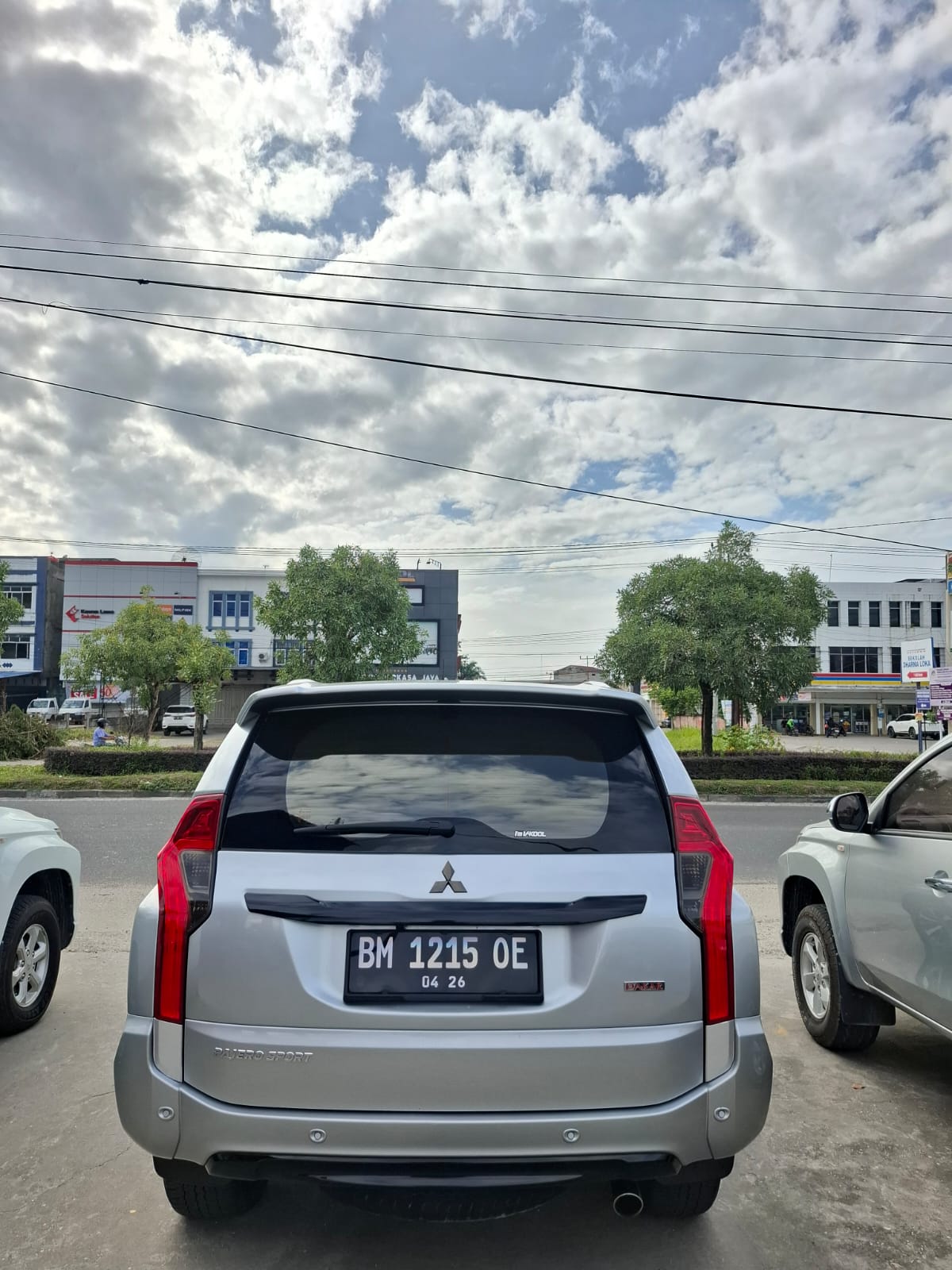 2016 Mitsubishi Pajero Sport Dakar AT 4x2 2016 Mitsubishi Pajero Sport Dakar AT 4x2