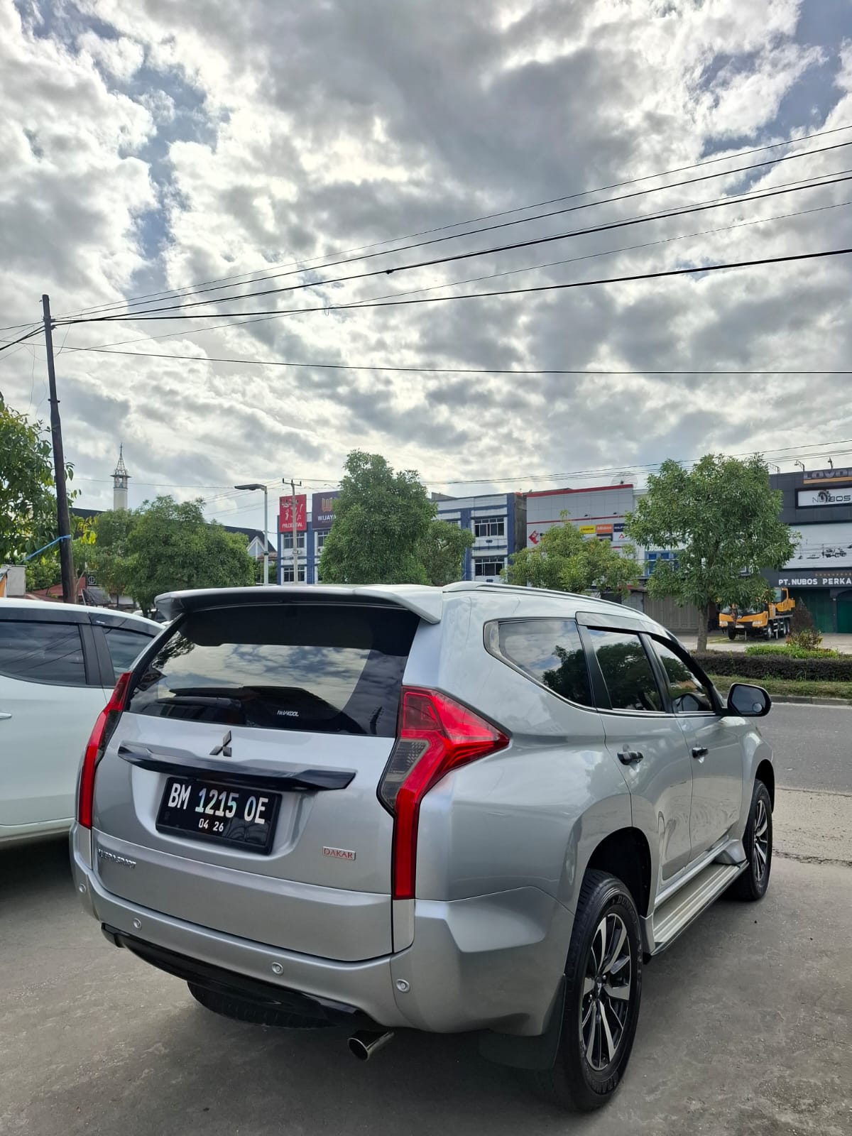 2016 Mitsubishi Pajero Sport Dakar AT 4x2 2016 Mitsubishi Pajero Sport Dakar AT 4x2