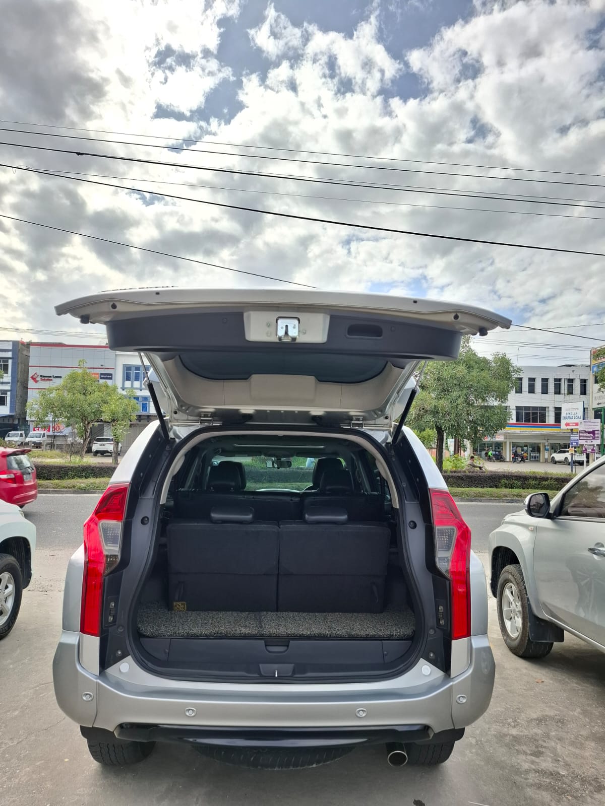 2016 Mitsubishi Pajero Sport Dakar AT 4x2 2016 Mitsubishi Pajero Sport Dakar AT 4x2