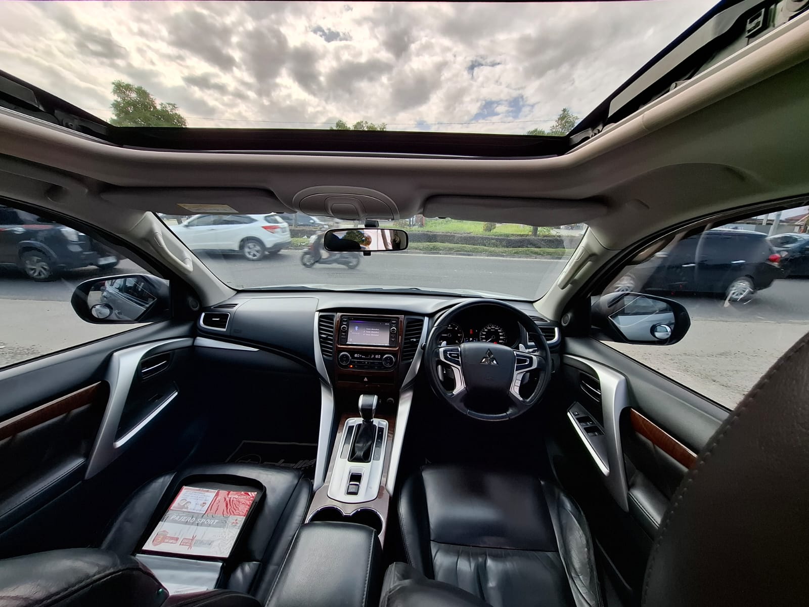 2016 Mitsubishi Pajero Sport Dakar AT 4x2 2016 Mitsubishi Pajero Sport Dakar AT 4x2