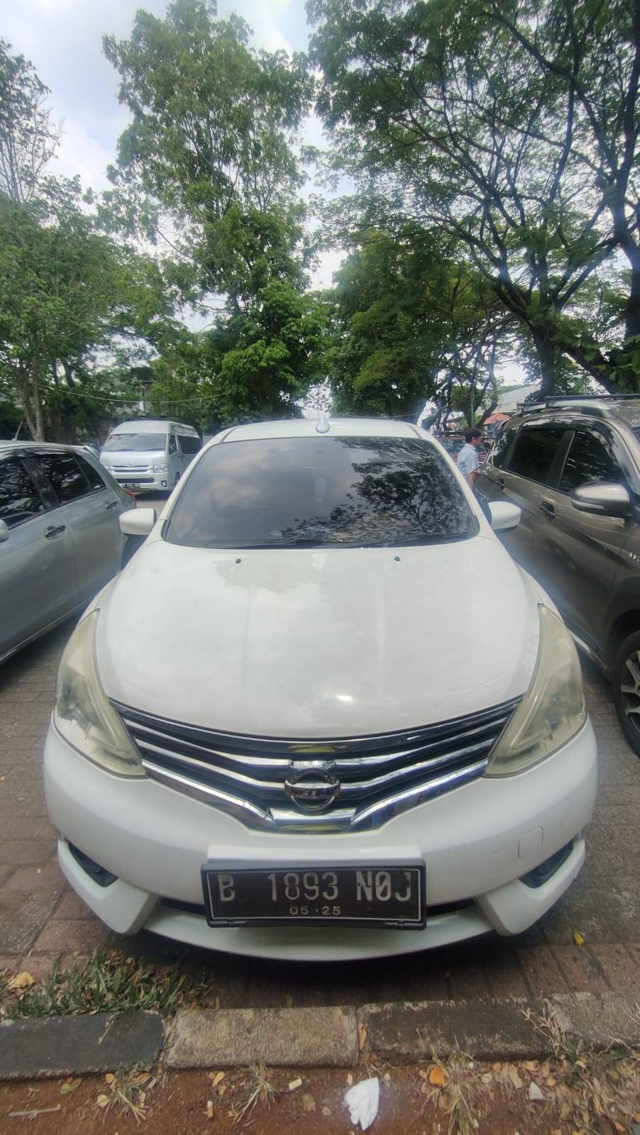 Second Hand 2015 Nissan Grand Livina Second Hand 2015 Nissan Grand Livina
