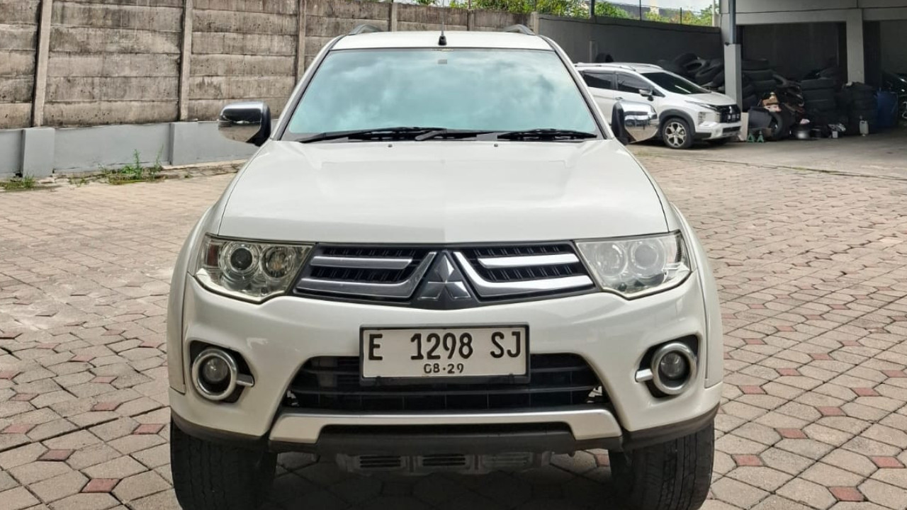 Second Hand 2014 Mitsubishi Pajero GLS 2.5L AT Second Hand 2014 Mitsubishi Pajero GLS 2.5L AT