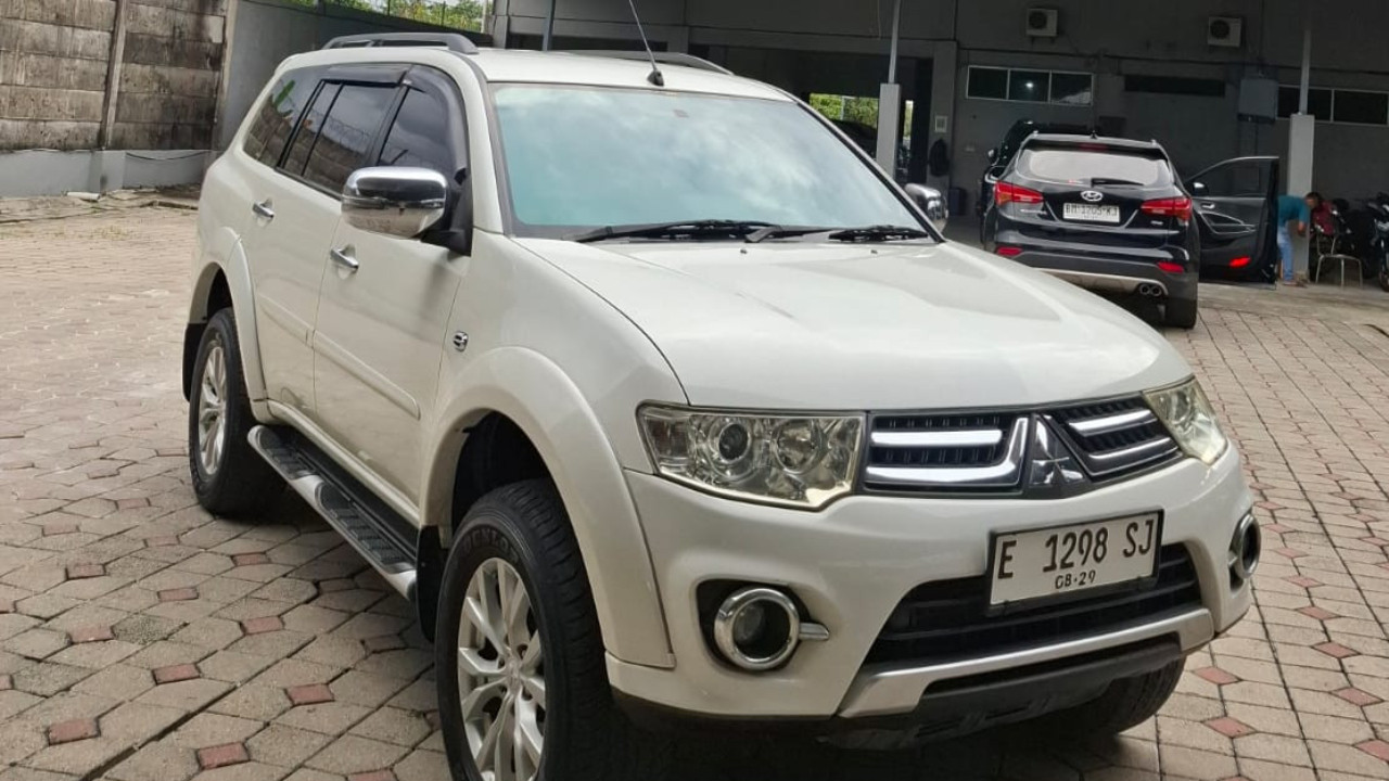 2014 Mitsubishi Pajero GLS 2.5L AT 2014 Mitsubishi Pajero GLS 2.5L AT