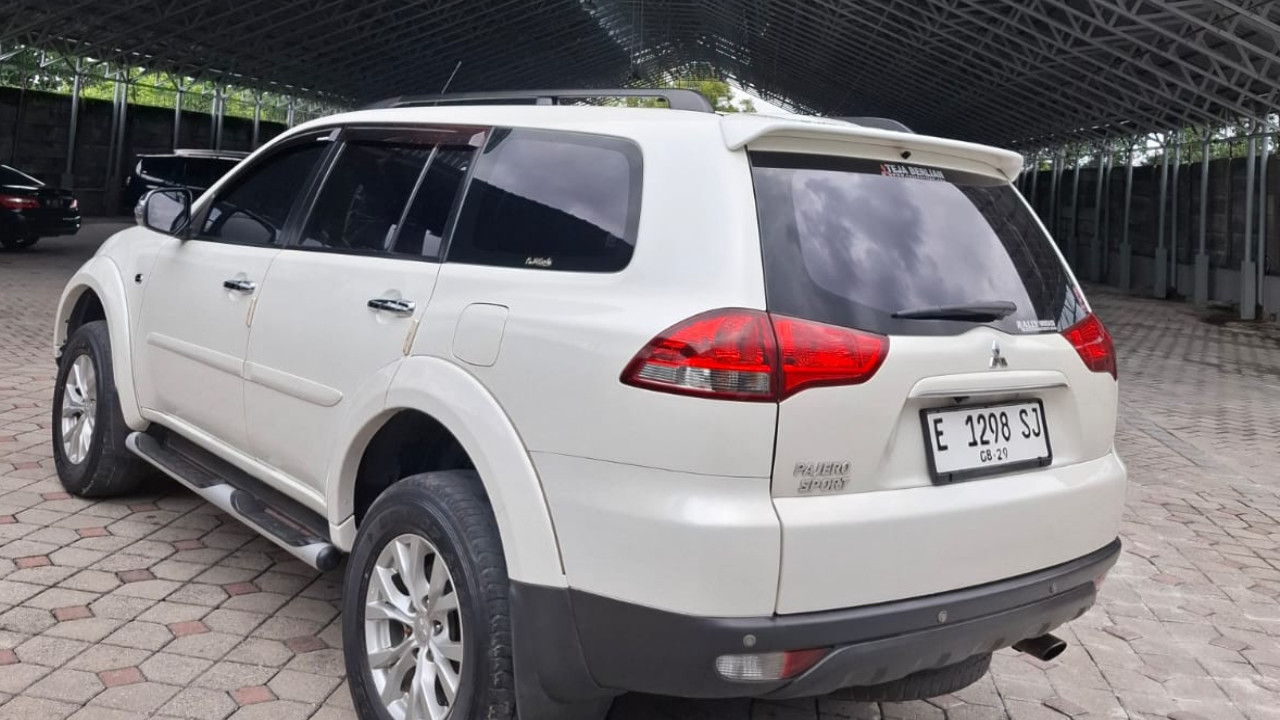 2014 Mitsubishi Pajero GLS 2.5L AT 2014 Mitsubishi Pajero GLS 2.5L AT