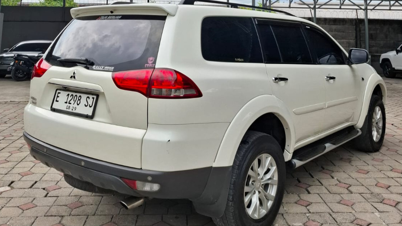 2014 Mitsubishi Pajero GLS 2.5L AT 2014 Mitsubishi Pajero GLS 2.5L AT