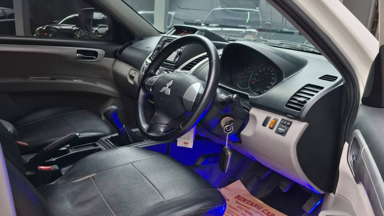 2014 Mitsubishi Pajero GLS 2.5L AT 2014 Mitsubishi Pajero GLS 2.5L AT