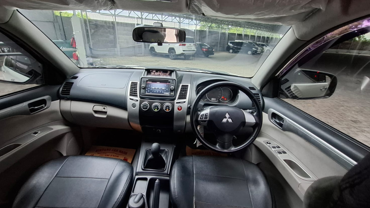 2014 Mitsubishi Pajero GLS 2.5L AT 2014 Mitsubishi Pajero GLS 2.5L AT