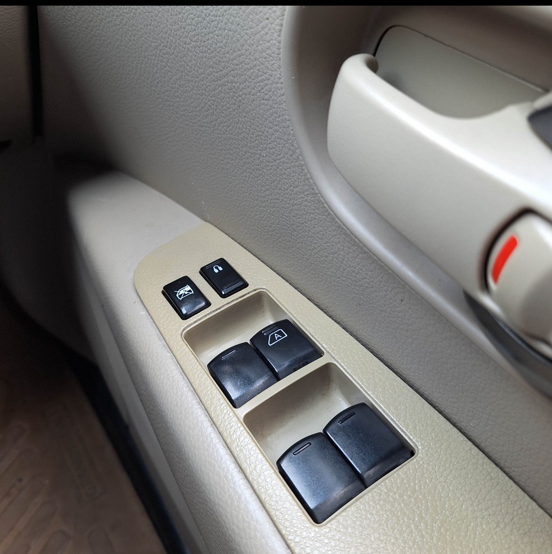 2013 Nissan Grand Livina  1.5 SV AT 2013 Nissan Grand Livina  1.5 SV AT