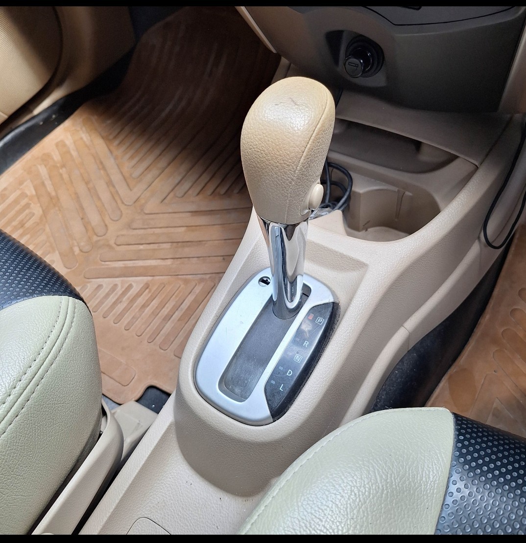 2013 Nissan Grand Livina  1.5 SV AT 2013 Nissan Grand Livina  1.5 SV AT