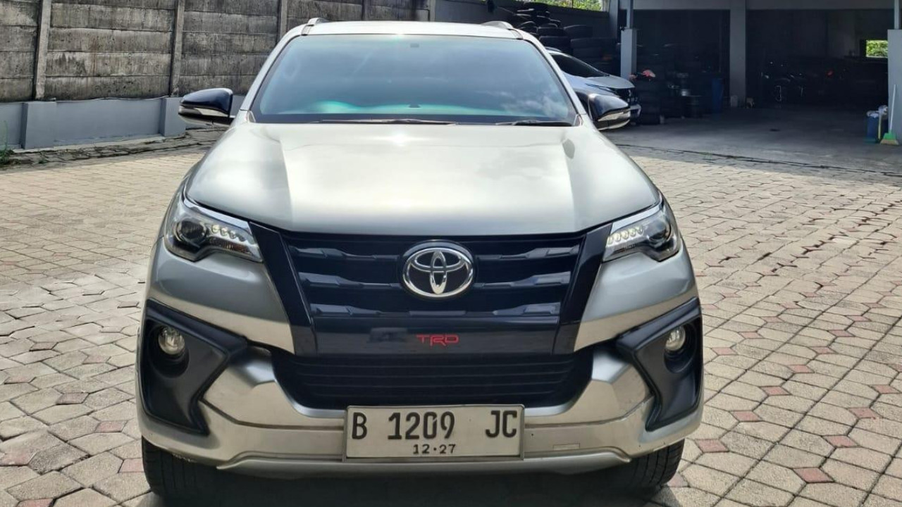 2017 Toyota Fortuner VRZ 4X2 TRD 2.4L AT Bekas 2017 Toyota Fortuner VRZ 4X2 TRD 2.4L AT Bekas