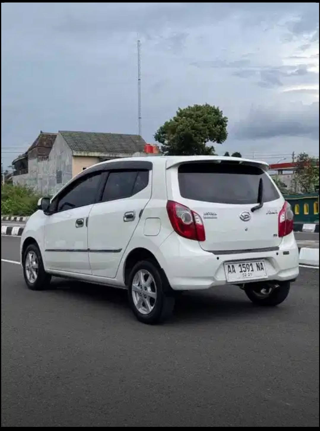 2015 Daihatsu Ayla  1.0 X MT 2015 Daihatsu Ayla  1.0 X MT