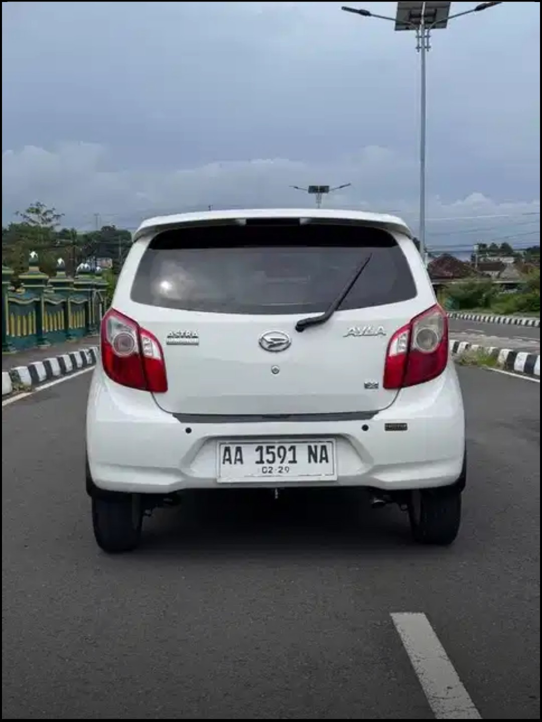 2015 Daihatsu Ayla  1.0 X MT 2015 Daihatsu Ayla  1.0 X MT