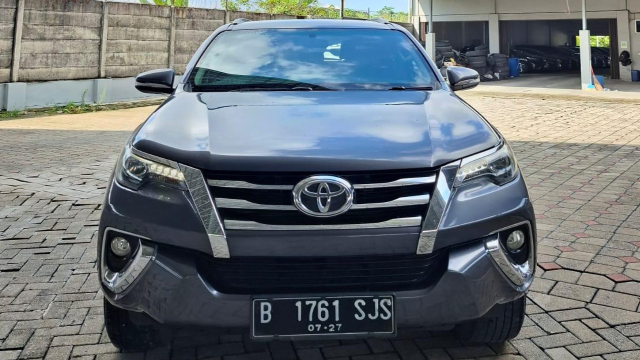 2017 Toyota Fortuner 2.4 VRZ AT Bekas 2017 Toyota Fortuner 2.4 VRZ AT Bekas