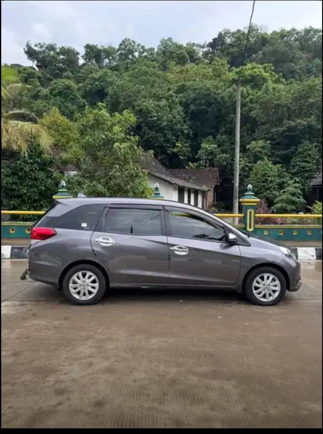 2016 Honda Mobilio E 1.5L MT 2016 Honda Mobilio E 1.5L MT